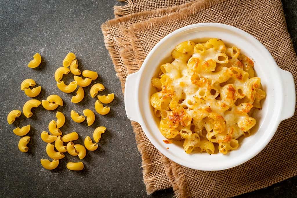 Delicious baked macaroni and cheese with melted cheese in a white bowl, cozy food presentation.
