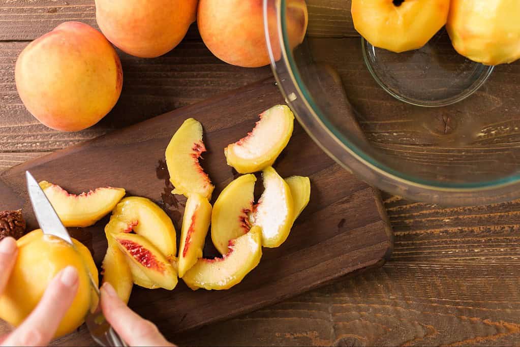 Healthy peach treats for dogs, showing how to prepare fresh fruit for pet snacks.