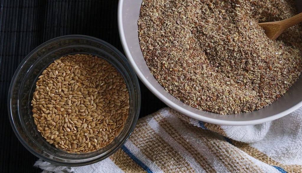 Should I Give My Dog Whole or Ground Flaxseeds