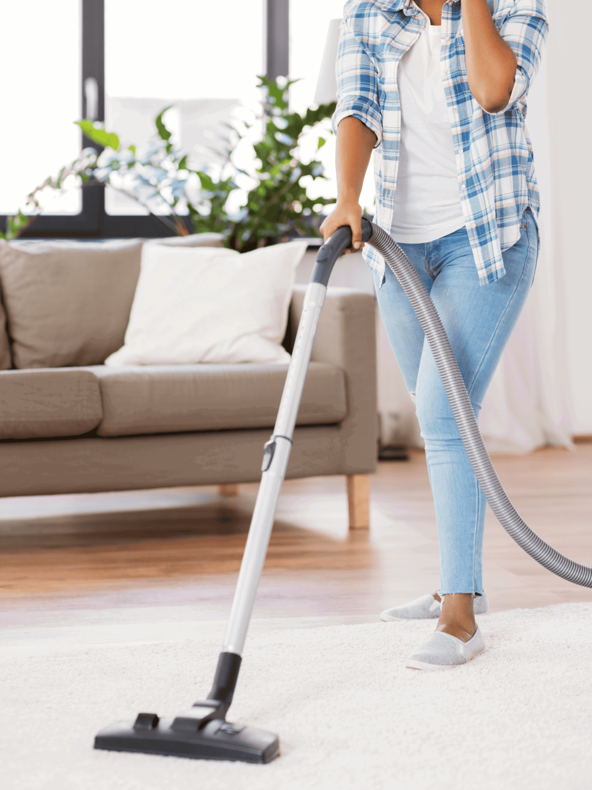 Efficient vacuum cleaner for deep cleaning carpets and home surfaces. Perfect for maintaining a clean and fresh living space.